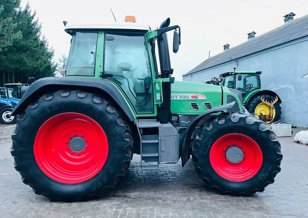 Fendt 820 - Traktori: kuva Fendt 820 - Traktori Fendt 820 - Traktori: kuva Fendt 820 - Traktori