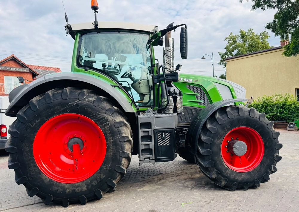 Fendt 828 Vario Profi Plus - Traktori: kuva Fendt 828 Vario Profi Plus - Traktori Fendt 828 Vario Profi Plus - Traktori: kuva Fendt 828 Vario Profi Plus - Traktori