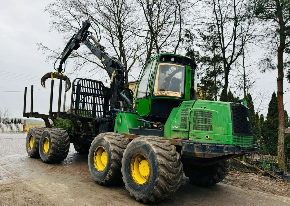 John Deere 1910E - Kuormatraktori: kuva John Deere 1910E - Kuormatraktori John Deere 1910E - Kuormatraktori: kuva John Deere 1910E - Kuormatraktori