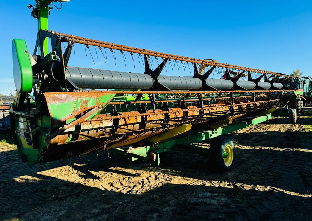 John Deere 630R - Leikkuupöytä: kuva John Deere 630R - Leikkuupöytä John Deere 630R - Leikkuupöytä: kuva John Deere 630R - Leikkuupöytä