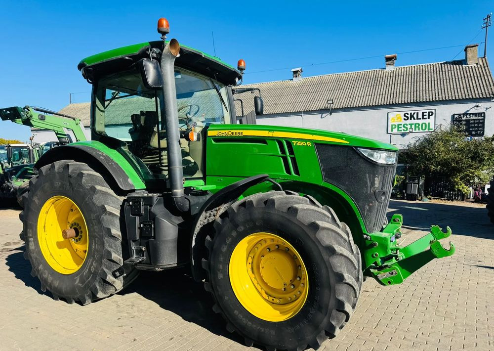John Deere 7250R - Traktori: kuva John Deere 7250R - Traktori John Deere 7250R - Traktori: kuva John Deere 7250R - Traktori