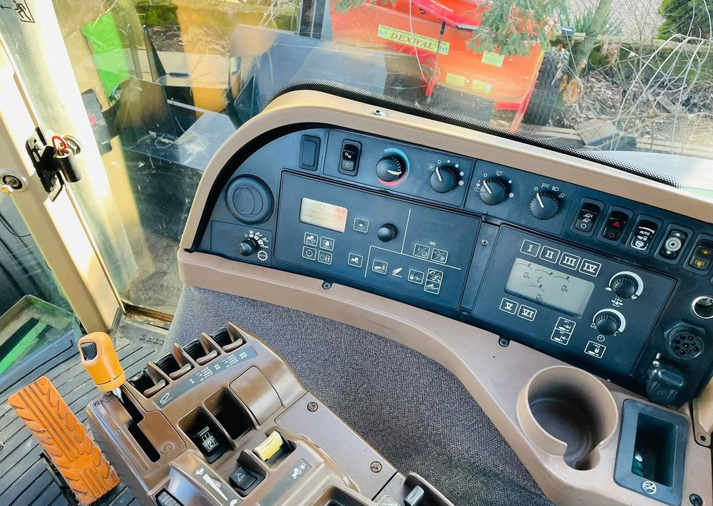 Traktori John Deere 8130: kuva Traktori John Deere 8130