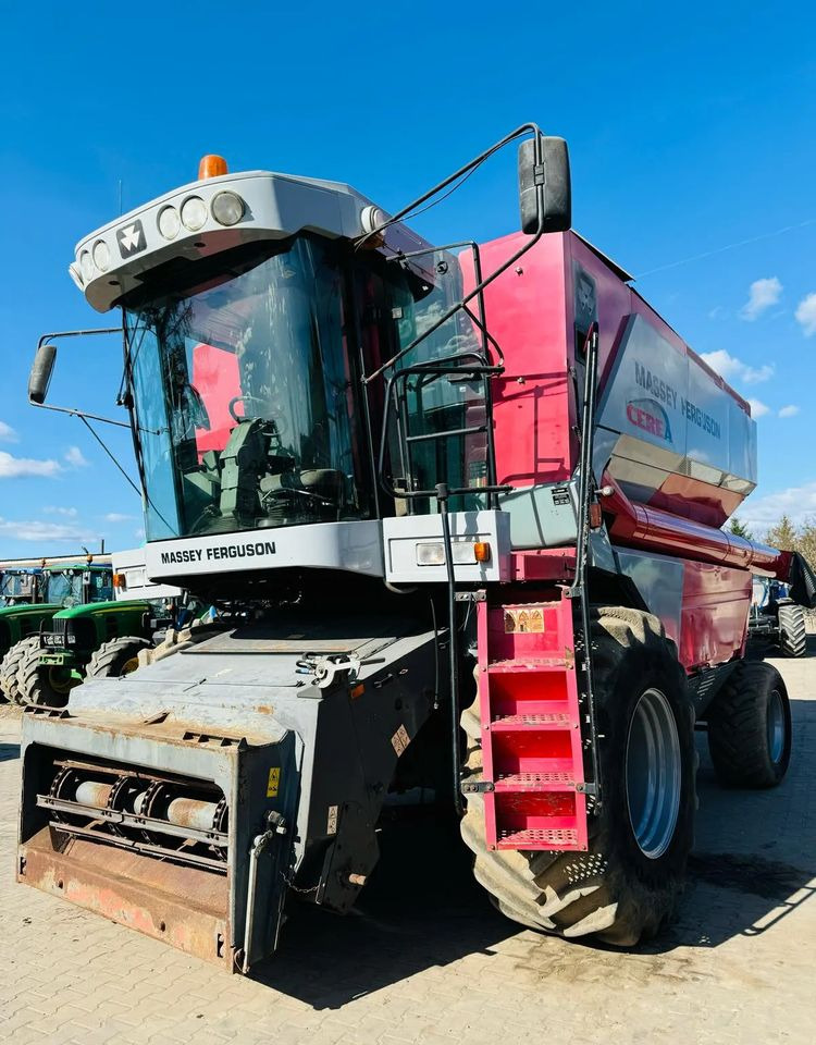 Massey Ferguson 7274 - Leikkuupuimuri: kuva Massey Ferguson 7274 - Leikkuupuimuri Massey Ferguson 7274 - Leikkuupuimuri: kuva Massey Ferguson 7274 - Leikkuupuimuri