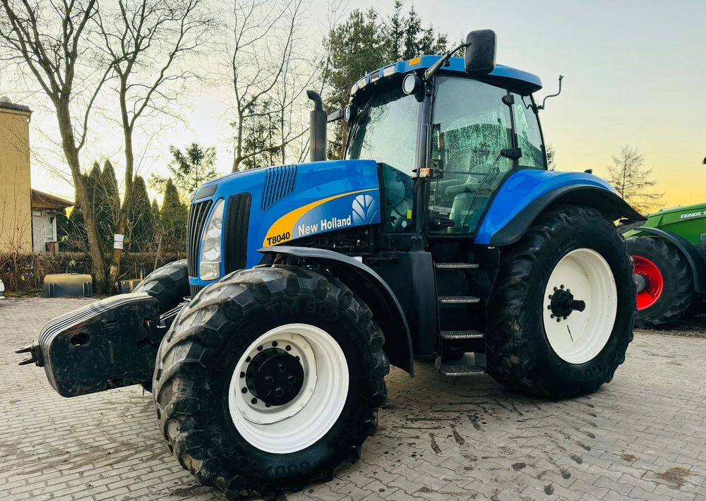 New Holland T8040 - Traktori: kuva New Holland T8040 - Traktori New Holland T8040 - Traktori: kuva New Holland T8040 - Traktori