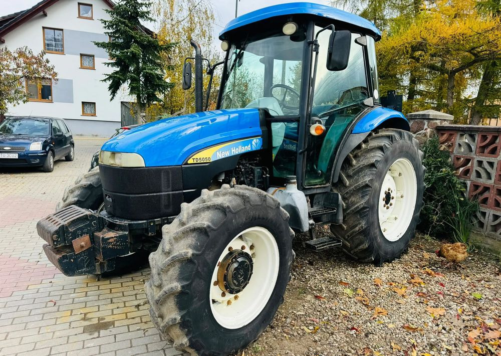 New Holland TD5050 - Traktori: kuva New Holland TD5050 - Traktori New Holland TD5050 - Traktori: kuva New Holland TD5050 - Traktori