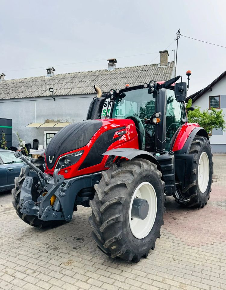 Valtra T154 - Traktori: kuva Valtra T154 - Traktori Valtra T154 - Traktori: kuva Valtra T154 - Traktori