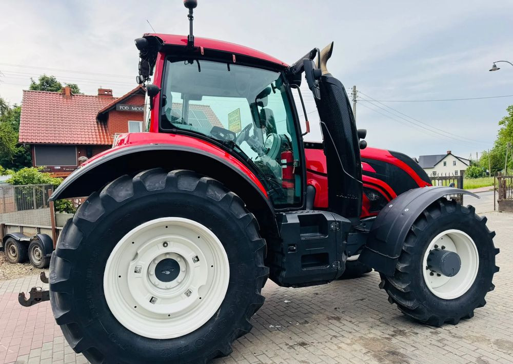 Valtra T154 - Traktori: kuva Valtra T154 - Traktori Valtra T154 - Traktori: kuva Valtra T154 - Traktori