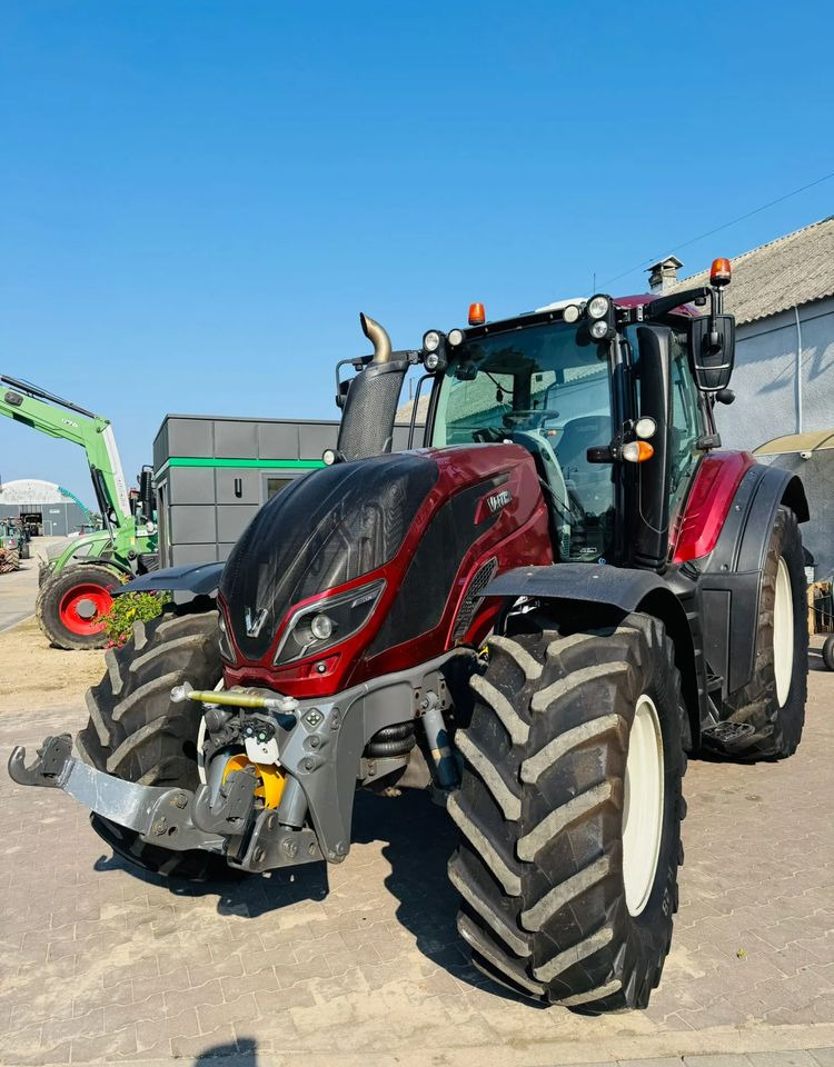 Valtra T174 Versu - Traktori: kuva Valtra T174 Versu - Traktori Valtra T174 Versu - Traktori: kuva Valtra T174 Versu - Traktori