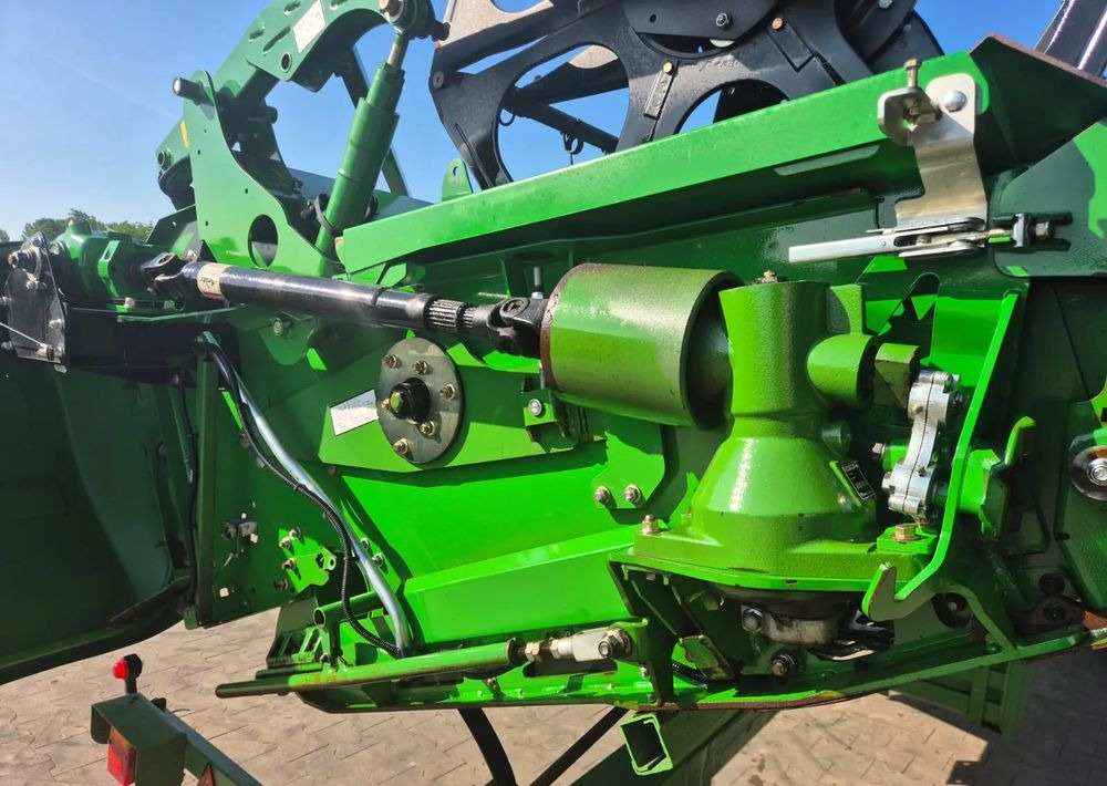 John Deere 640 EX PF635 - Leikkuupöytä: kuva John Deere 640 EX PF635 - Leikkuupöytä John Deere 640 EX PF635 - Leikkuupöytä: kuva John Deere 640 EX PF635 - Leikkuupöytä