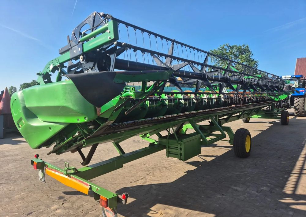 John Deere 640 EX PF635 - Leikkuupöytä: kuva John Deere 640 EX PF635 - Leikkuupöytä John Deere 640 EX PF635 - Leikkuupöytä: kuva John Deere 640 EX PF635 - Leikkuupöytä
