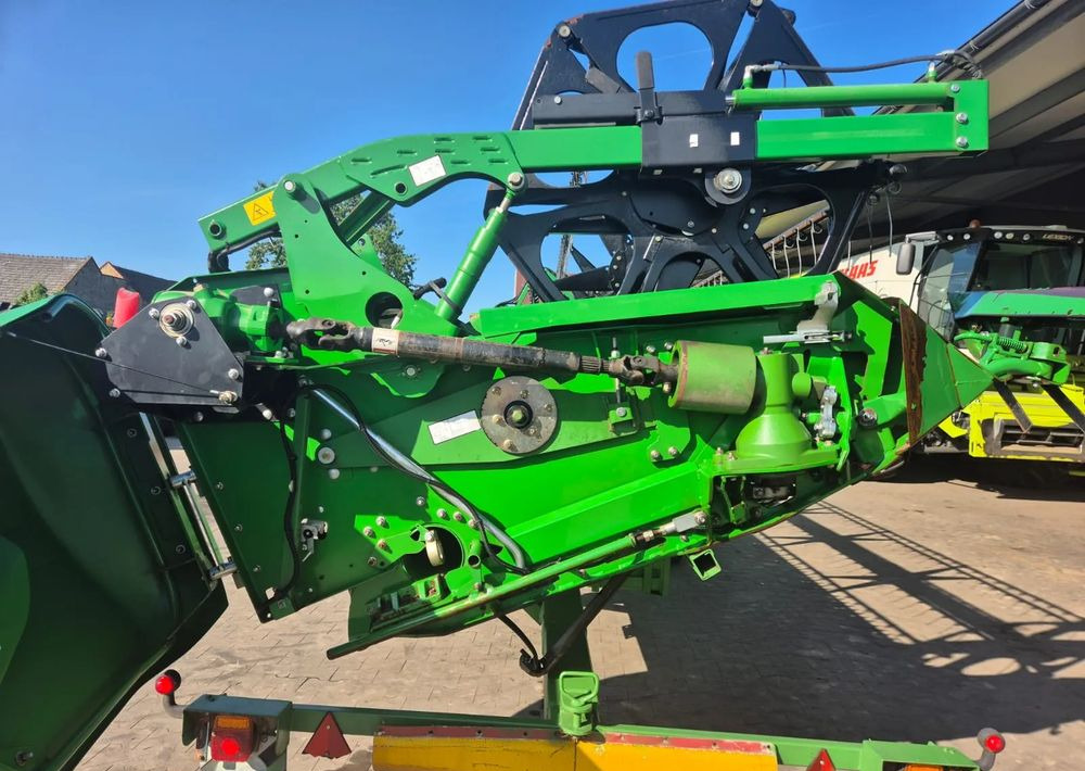 John Deere 640 EX PF635 - Leikkuupöytä: kuva John Deere 640 EX PF635 - Leikkuupöytä John Deere 640 EX PF635 - Leikkuupöytä: kuva John Deere 640 EX PF635 - Leikkuupöytä