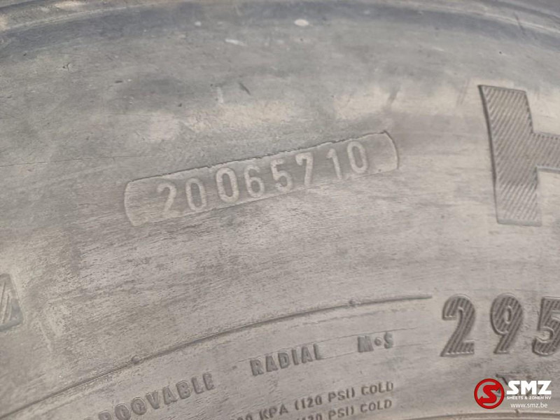 Continental Occ vrachtwagenband 295/80R22.5 152/148K Continent - Rengas - Kuorma-auto: kuva Continental Occ vrachtwagenband 295/80R22.5 152/148K Continent - Rengas - Kuorma-auto Continental Occ vrachtwagenband 295/80R22.5 152/148K Continent - Rengas - Kuorma-auto: kuva Continental Occ vrachtwagenband 295/80R22.5 152/148K Continent - Rengas - Kuorma-auto