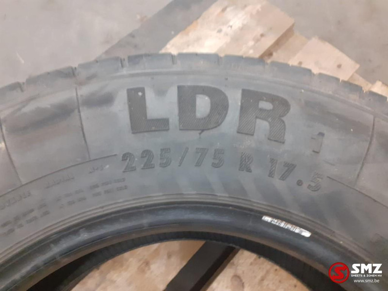Continental Occ vrachtwagenband Continental 225/75R17.5 - Rengas - Kuorma-auto: kuva Continental Occ vrachtwagenband Continental 225/75R17.5 - Rengas - Kuorma-auto Continental Occ vrachtwagenband Continental 225/75R17.5 - Rengas - Kuorma-auto: kuva Continental Occ vrachtwagenband Continental 225/75R17.5 - Rengas - Kuorma-auto