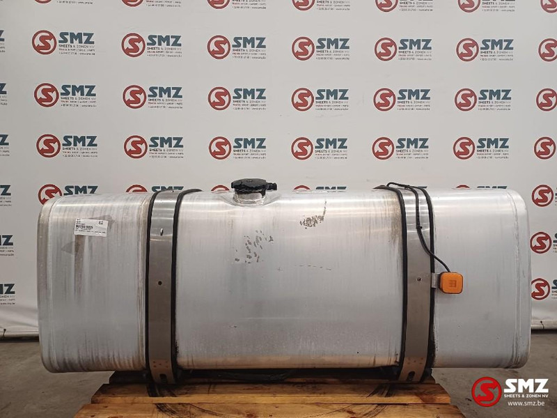MAN Occ brandstoftank met steunen 600L MAN - Polttoainetankki - Kuorma-auto: kuva MAN Occ brandstoftank met steunen 600L MAN - Polttoainetankki - Kuorma-auto MAN Occ brandstoftank met steunen 600L MAN - Polttoainetankki - Kuorma-auto: kuva MAN Occ brandstoftank met steunen 600L MAN - Polttoainetankki - Kuorma-auto