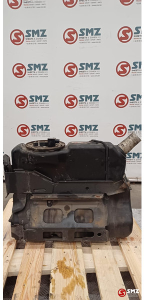 Mercedes-Benz Occ AdBluetank 25L + AdBlueniveausensor Mercedes - Polttoainejärjestelmä - Kuorma-auto: kuva Mercedes-Benz Occ AdBluetank 25L + AdBlueniveausensor Mercedes - Polttoainejärjestelmä - Kuorma-auto Mercedes-Benz Occ AdBluetank 25L + AdBlueniveausensor Mercedes - Polttoainejärjestelmä - Kuorma-auto: kuva Mercedes-Benz Occ AdBluetank 25L + AdBlueniveausensor Mercedes - Polttoainejärjestelmä - Kuorma-auto