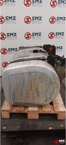 Renault Occ brandstoftank 415L + steunen Renault - Polttoainetankki - Kuorma-auto: kuva Renault Occ brandstoftank 415L + steunen Renault - Polttoainetankki - Kuorma-auto Renault Occ brandstoftank 415L + steunen Renault - Polttoainetankki - Kuorma-auto: kuva Renault Occ brandstoftank 415L + steunen Renault - Polttoainetankki - Kuorma-auto