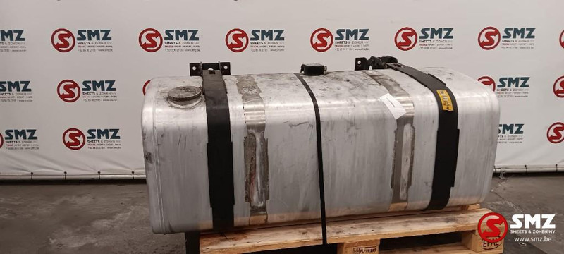 Renault Occ brandstoftank 415L + steunen Renault - Polttoainetankki - Kuorma-auto: kuva Renault Occ brandstoftank 415L + steunen Renault - Polttoainetankki - Kuorma-auto Renault Occ brandstoftank 415L + steunen Renault - Polttoainetankki - Kuorma-auto: kuva Renault Occ brandstoftank 415L + steunen Renault - Polttoainetankki - Kuorma-auto