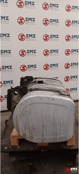 Renault Occ brandstoftank 415L + steunen Renault - Polttoainetankki - Kuorma-auto: kuva Renault Occ brandstoftank 415L + steunen Renault - Polttoainetankki - Kuorma-auto Renault Occ brandstoftank 415L + steunen Renault - Polttoainetankki - Kuorma-auto: kuva Renault Occ brandstoftank 415L + steunen Renault - Polttoainetankki - Kuorma-auto