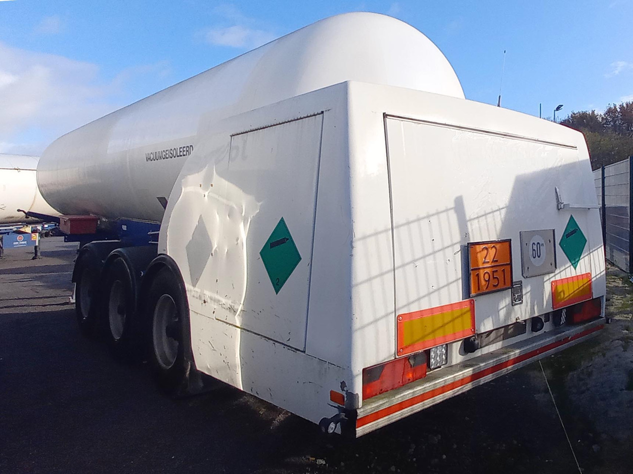 AGA Cryo Gas tank semi-trailer cryogenic used for nitrogen, argon, oxygen, LIN, LOX, LAR. - Säiliöpuoliperävaunu: kuva AGA Cryo Gas tank semi-trailer cryogenic used for nitrogen, argon, oxygen, LIN, LOX, LAR. - Säiliöpuoliperävaunu AGA Cryo Gas tank semi-trailer cryogenic used for nitrogen, argon, oxygen, LIN, LOX, LAR. - Säiliöpuoliperävaunu: kuva AGA Cryo Gas tank semi-trailer cryogenic used for nitrogen, argon, oxygen, LIN, LOX, LAR. - Säiliöpuoliperävaunu