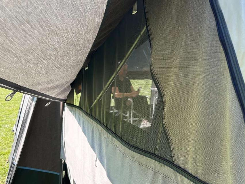 Camp-let Earth - Asuntovaunu: kuva Camp-let Earth - Asuntovaunu Camp-let Earth - Asuntovaunu: kuva Camp-let Earth - Asuntovaunu
