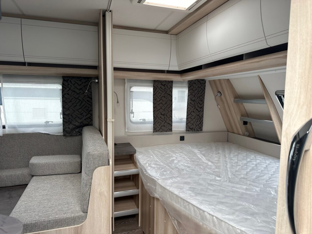 DE LUXE 545 KMF 2024 - Asuntovaunu: kuva DE LUXE 545 KMF 2024 - Asuntovaunu DE LUXE 545 KMF 2024 - Asuntovaunu: kuva DE LUXE 545 KMF 2024 - Asuntovaunu
