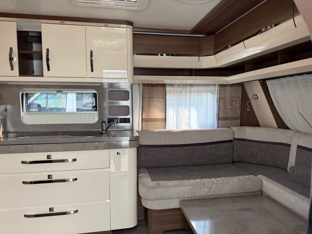 Hobby 720 KWFU Prestige 2020 - Asuntovaunu: kuva Hobby 720 KWFU Prestige 2020 - Asuntovaunu Hobby 720 KWFU Prestige 2020 - Asuntovaunu: kuva Hobby 720 KWFU Prestige 2020 - Asuntovaunu