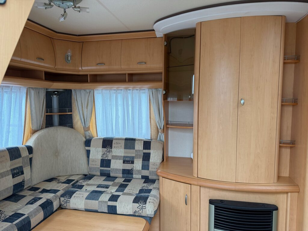 Hobby De Luxe 540 UL 2007 - Asuntovaunu: kuva Hobby De Luxe 540 UL 2007 - Asuntovaunu Hobby De Luxe 540 UL 2007 - Asuntovaunu: kuva Hobby De Luxe 540 UL 2007 - Asuntovaunu