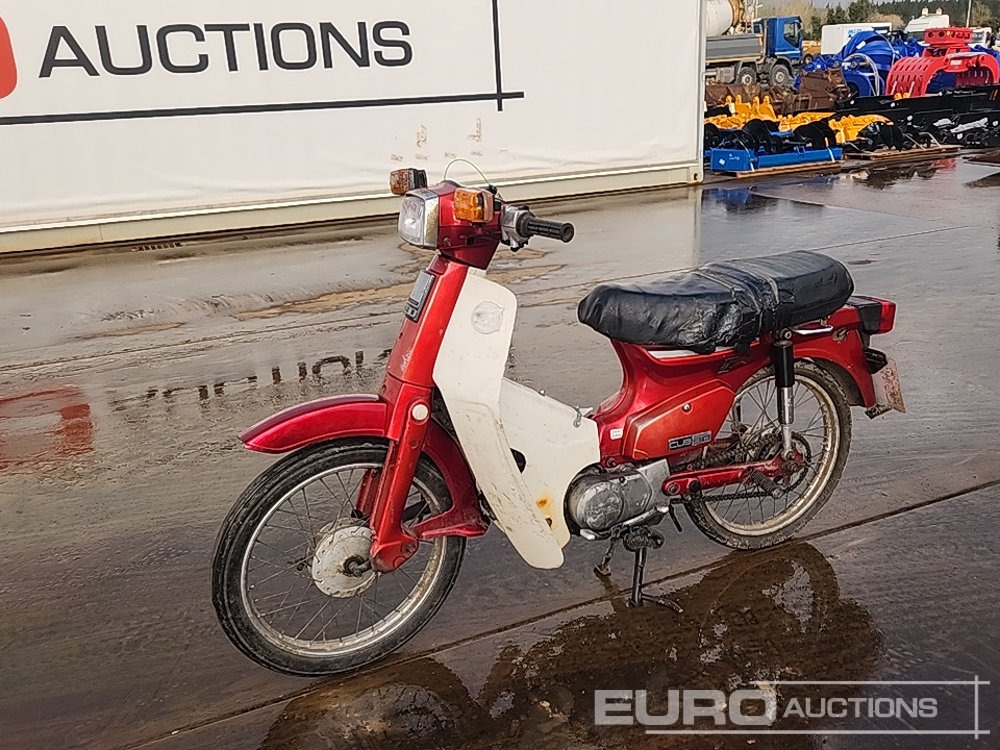 1995 Honda Cub 90 Moped (Category C Insurance Loss) (Mileage Cannot be Verified) - Moottoripyörä: kuva 1995 Honda Cub 90 Moped (Category C Insurance Loss) (Mileage Cannot be Verified) - Moottoripyörä 1995 Honda Cub 90 Moped (Category C Insurance Loss) (Mileage Cannot be Verified) - Moottoripyörä: kuva 1995 Honda Cub 90 Moped (Category C Insurance Loss) (Mileage Cannot be Verified) - Moottoripyörä