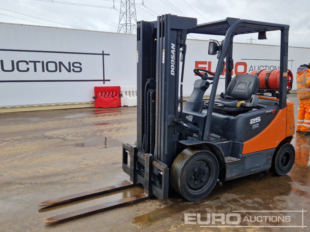 2012 Doosan G25E-5 - Vastapainotrukki: kuva 2012 Doosan G25E-5 - Vastapainotrukki 2012 Doosan G25E-5 - Vastapainotrukki: kuva 2012 Doosan G25E-5 - Vastapainotrukki