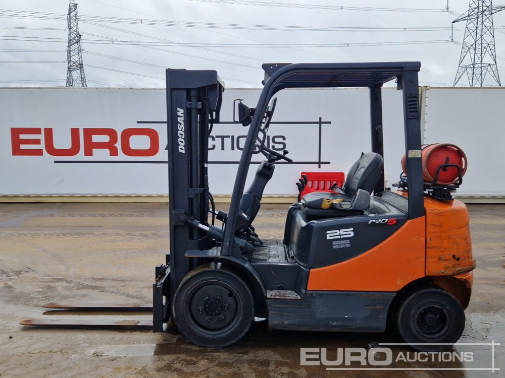 2012 Doosan G25E-5 - Vastapainotrukki: kuva 2012 Doosan G25E-5 - Vastapainotrukki 2012 Doosan G25E-5 - Vastapainotrukki: kuva 2012 Doosan G25E-5 - Vastapainotrukki