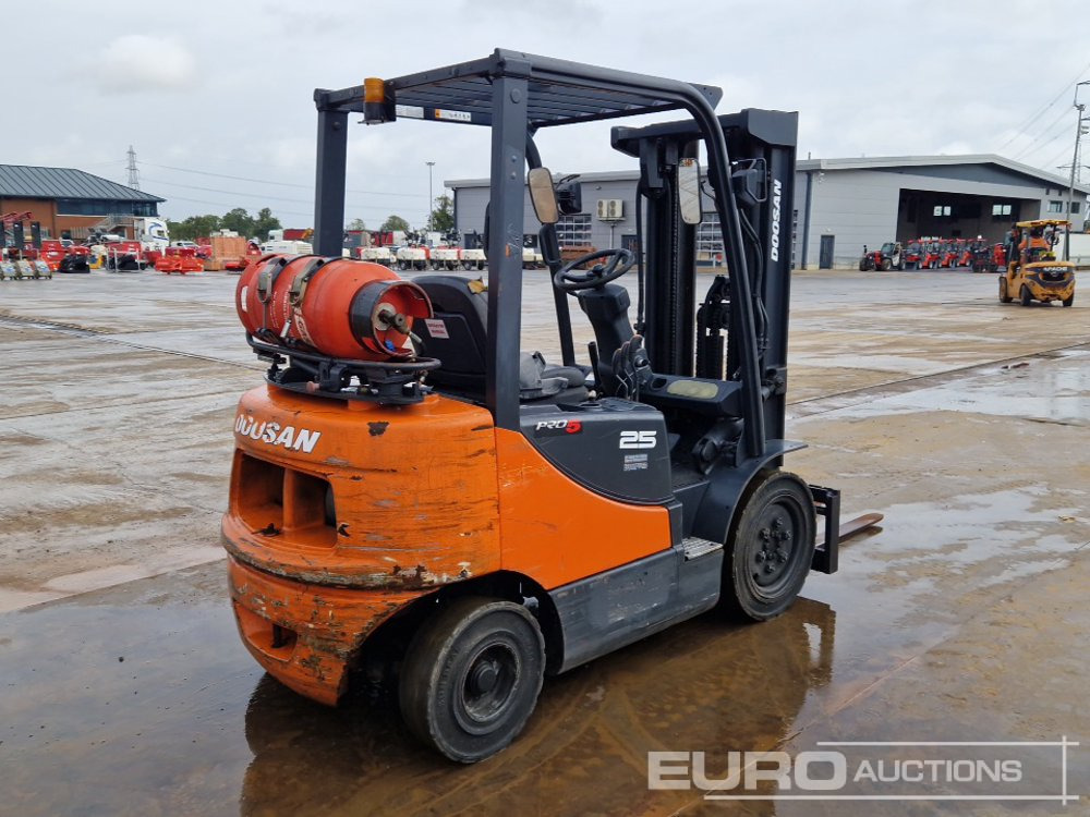 2012 Doosan G25E-5 - Vastapainotrukki: kuva 2012 Doosan G25E-5 - Vastapainotrukki 2012 Doosan G25E-5 - Vastapainotrukki: kuva 2012 Doosan G25E-5 - Vastapainotrukki