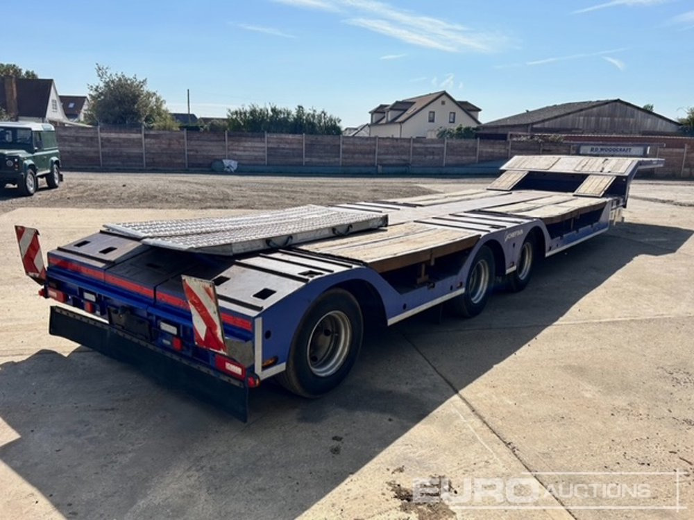 2015 Cheiftain Tri Axle Extenable Low Loader Trailer - Apuvaunu puoliperävaunu: kuva 2015 Cheiftain Tri Axle Extenable Low Loader Trailer - Apuvaunu puoliperävaunu 2015 Cheiftain Tri Axle Extenable Low Loader Trailer - Apuvaunu puoliperävaunu: kuva 2015 Cheiftain Tri Axle Extenable Low Loader Trailer - Apuvaunu puoliperävaunu
