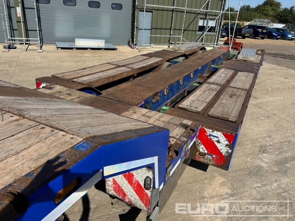 2015 Cheiftain Tri Axle Extenable Low Loader Trailer - Apuvaunu puoliperävaunu: kuva 2015 Cheiftain Tri Axle Extenable Low Loader Trailer - Apuvaunu puoliperävaunu 2015 Cheiftain Tri Axle Extenable Low Loader Trailer - Apuvaunu puoliperävaunu: kuva 2015 Cheiftain Tri Axle Extenable Low Loader Trailer - Apuvaunu puoliperävaunu