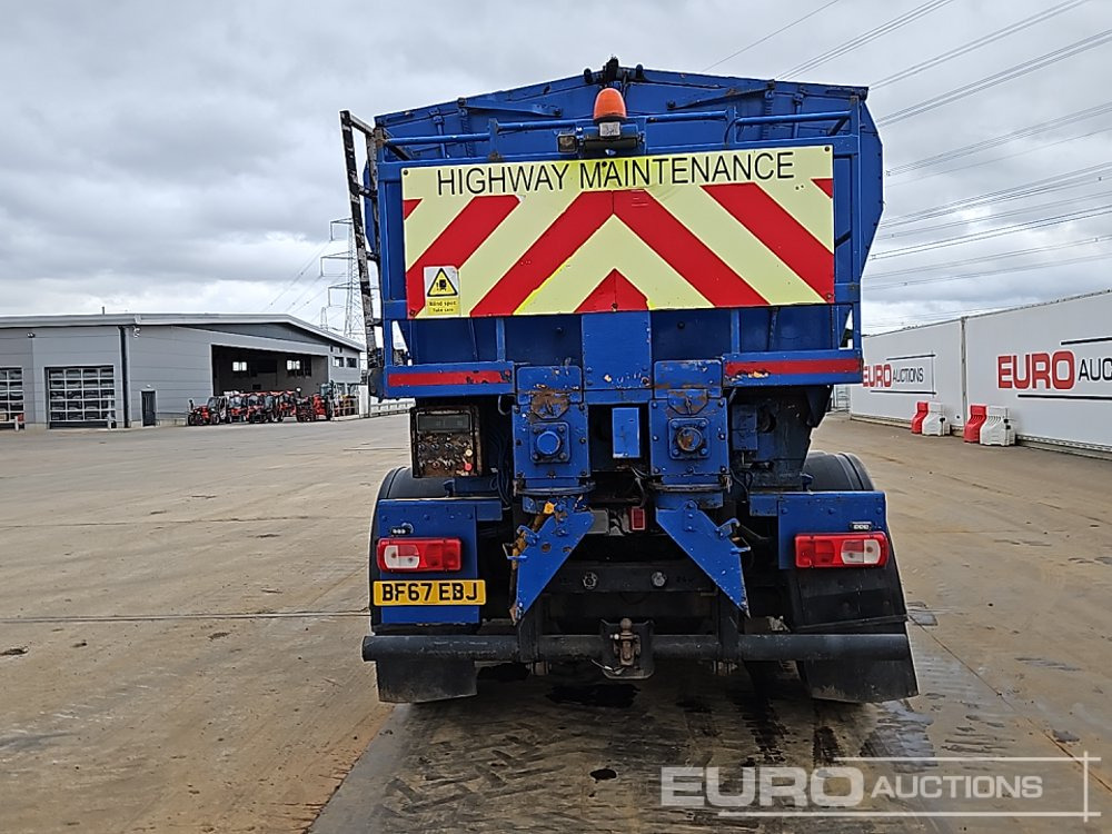 2017 DAF CF320 - Bitumin levittäjä: kuva 2017 DAF CF320 - Bitumin levittäjä 2017 DAF CF320 - Bitumin levittäjä: kuva 2017 DAF CF320 - Bitumin levittäjä
