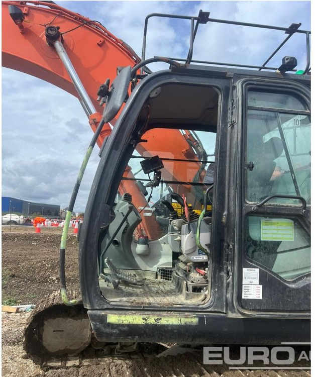 2017 Hitachi ZX225USLC-6 - Telakaivukone: kuva 2017 Hitachi ZX225USLC-6 - Telakaivukone 2017 Hitachi ZX225USLC-6 - Telakaivukone: kuva 2017 Hitachi ZX225USLC-6 - Telakaivukone