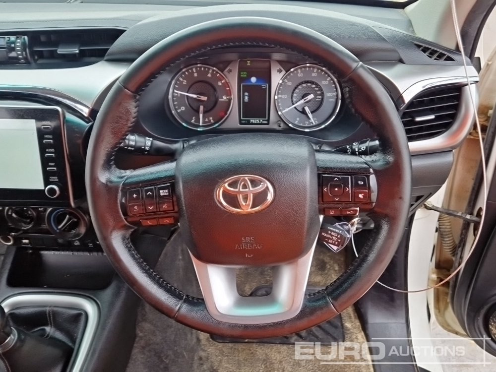 Avolava-auto 2021 Toyota Hilux Icon: kuva Avolava-auto 2021 Toyota Hilux Icon