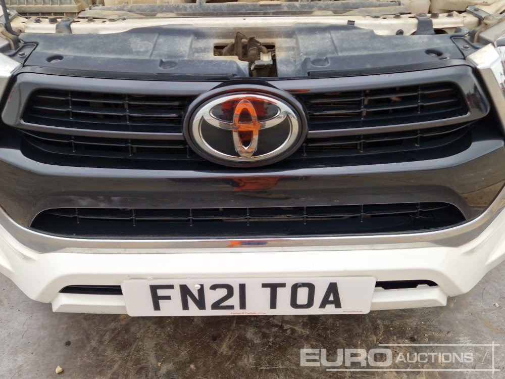 Avolava-auto 2021 Toyota Hilux Icon: kuva Avolava-auto 2021 Toyota Hilux Icon