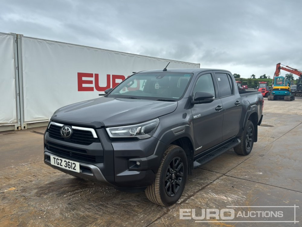 2021 Toyota Hilux Invincible X - Avolava-auto: kuva 2021 Toyota Hilux Invincible X - Avolava-auto 2021 Toyota Hilux Invincible X - Avolava-auto: kuva 2021 Toyota Hilux Invincible X - Avolava-auto