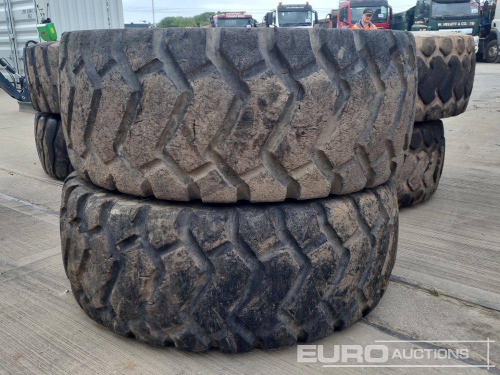 Rengas 23.5R25 Tyre & Rim (10 of): kuva Rengas 23.5R25 Tyre & Rim (10 of)