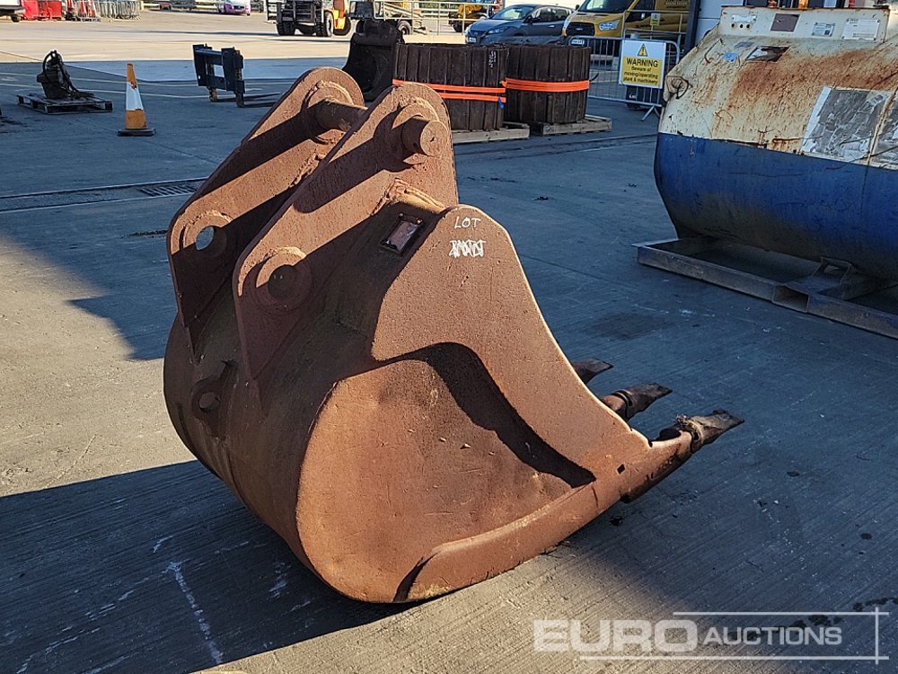 36" Digging Bucket 80mm Pin to suit 20 Ton Excavator - Kauha: kuva 36" Digging Bucket 80mm Pin to suit 20 Ton Excavator - Kauha 36" Digging Bucket 80mm Pin to suit 20 Ton Excavator - Kauha: kuva 36" Digging Bucket 80mm Pin to suit 20 Ton Excavator - Kauha