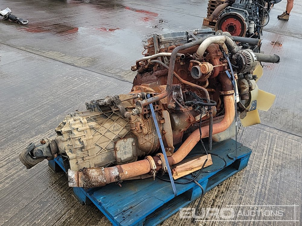 4 Cylinder Engine, Gearbox - Moottori: kuva 4 Cylinder Engine, Gearbox - Moottori 4 Cylinder Engine, Gearbox - Moottori: kuva 4 Cylinder Engine, Gearbox - Moottori
