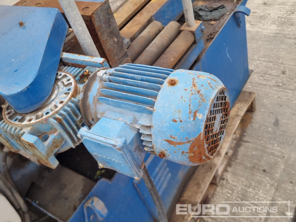 Rakennustarvikkeet 415 Volt Band Saw: kuva Rakennustarvikkeet 415 Volt Band Saw