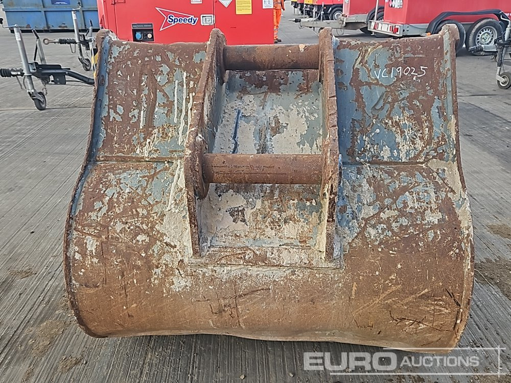 46" Scoop Bucket 80mm Pin to suit 20 Ton Excavator - Kauha: kuva 46" Scoop Bucket 80mm Pin to suit 20 Ton Excavator - Kauha 46" Scoop Bucket 80mm Pin to suit 20 Ton Excavator - Kauha: kuva 46" Scoop Bucket 80mm Pin to suit 20 Ton Excavator - Kauha