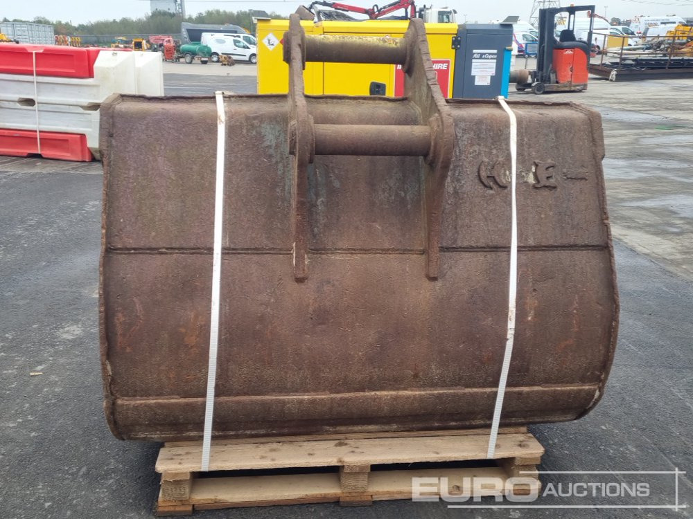 60" Digging Bucket 80mm Pin to suit 20 Ton Excavator - Kauha: kuva 60" Digging Bucket 80mm Pin to suit 20 Ton Excavator - Kauha 60" Digging Bucket 80mm Pin to suit 20 Ton Excavator - Kauha: kuva 60" Digging Bucket 80mm Pin to suit 20 Ton Excavator - Kauha