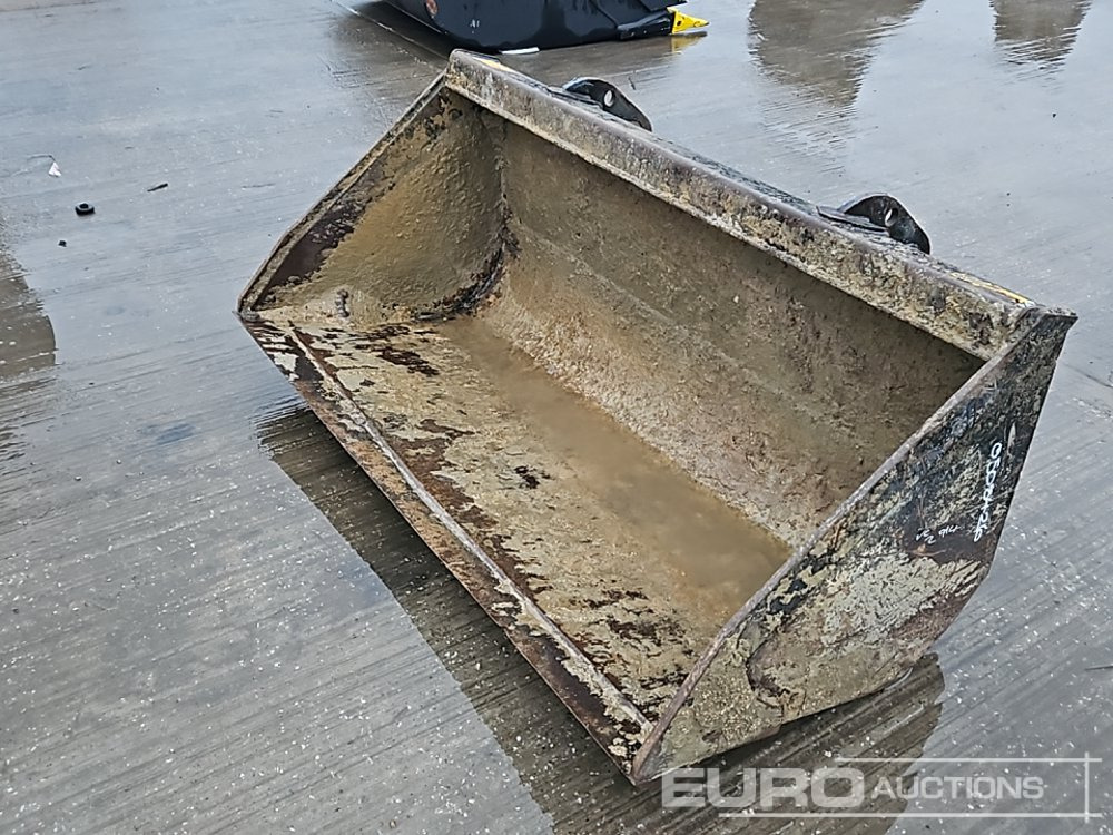 60" Loading Bucket to suit Telehandler - Kauha: kuva 60" Loading Bucket to suit Telehandler - Kauha 60" Loading Bucket to suit Telehandler - Kauha: kuva 60" Loading Bucket to suit Telehandler - Kauha