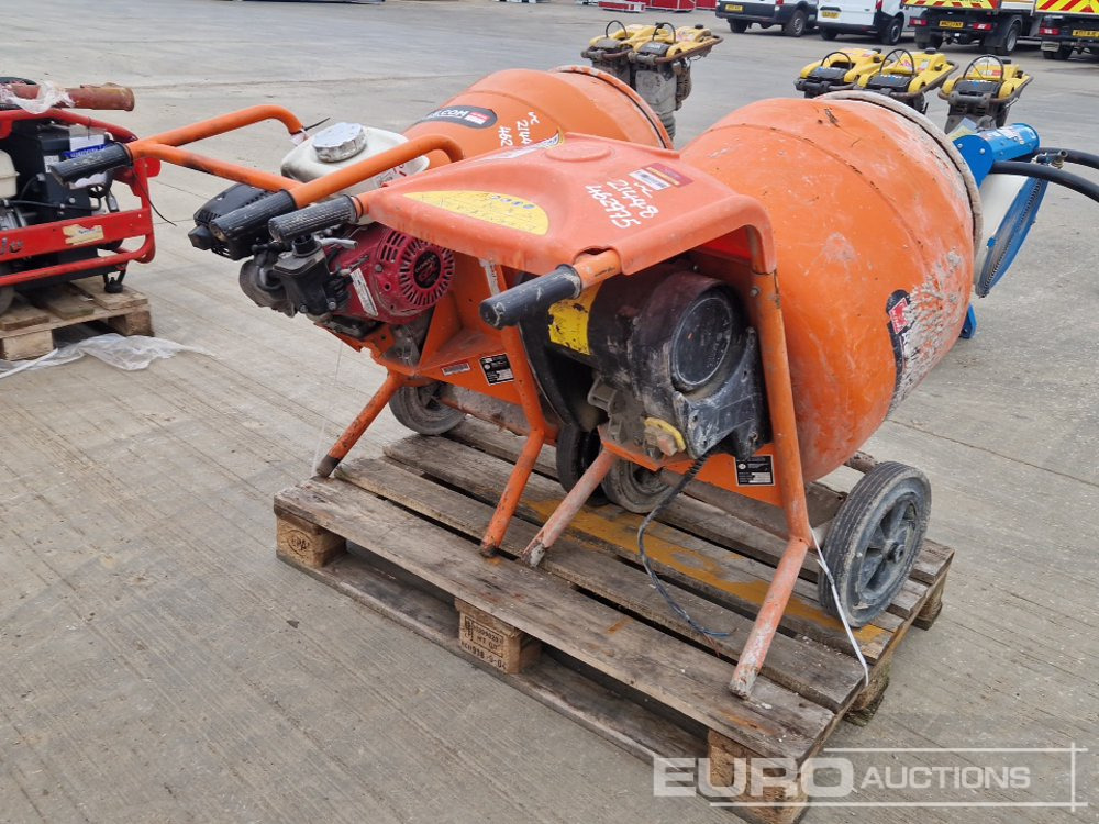 Altrad Minimix 150 Petrol Cement Mixer, Honda Engine (Spares). 110Volt Cement Mixer - Betonimylly: kuva Altrad Minimix 150 Petrol Cement Mixer, Honda Engine (Spares). 110Volt Cement Mixer - Betonimylly Altrad Minimix 150 Petrol Cement Mixer, Honda Engine (Spares). 110Volt Cement Mixer - Betonimylly: kuva Altrad Minimix 150 Petrol Cement Mixer, Honda Engine (Spares). 110Volt Cement Mixer - Betonimylly