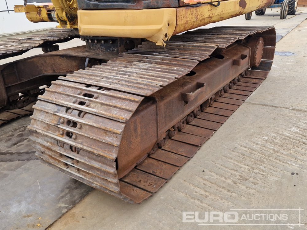 Telakaivukone CAT 320: kuva Telakaivukone CAT 320
