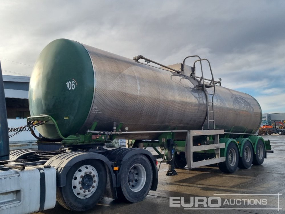 Clayton Tri Axle Stainless Steel Tanker Trailer, Front Lift Axle - Säiliöpuoliperävaunu: kuva Clayton Tri Axle Stainless Steel Tanker Trailer, Front Lift Axle - Säiliöpuoliperävaunu Clayton Tri Axle Stainless Steel Tanker Trailer, Front Lift Axle - Säiliöpuoliperävaunu: kuva Clayton Tri Axle Stainless Steel Tanker Trailer, Front Lift Axle - Säiliöpuoliperävaunu