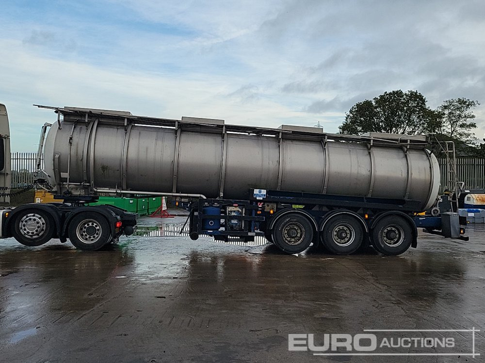 Crane Freuhauf Tri Axle Tanker Trailer - Säiliöpuoliperävaunu: kuva Crane Freuhauf Tri Axle Tanker Trailer - Säiliöpuoliperävaunu Crane Freuhauf Tri Axle Tanker Trailer - Säiliöpuoliperävaunu: kuva Crane Freuhauf Tri Axle Tanker Trailer - Säiliöpuoliperävaunu