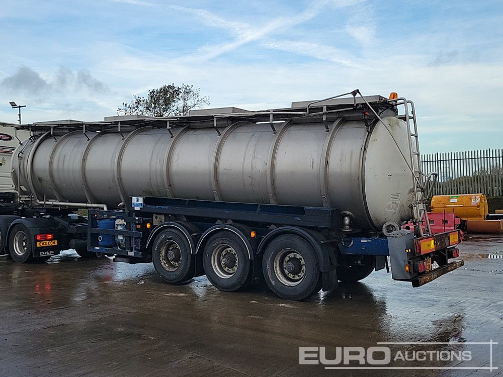Crane Freuhauf Tri Axle Tanker Trailer - Säiliöpuoliperävaunu: kuva Crane Freuhauf Tri Axle Tanker Trailer - Säiliöpuoliperävaunu Crane Freuhauf Tri Axle Tanker Trailer - Säiliöpuoliperävaunu: kuva Crane Freuhauf Tri Axle Tanker Trailer - Säiliöpuoliperävaunu